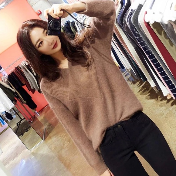 Fuzzy sweater vneck off shoulder mahogany brown long sleeve top eyelash - Picture 3 of 3